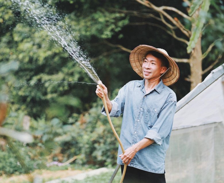 Sau ly hôn vợ kém 18 tuổi, Việt Hoàn 'bỏ phố về vườn', tận hưởng thú vui điền viên tại trang trại rộng 12.000m2 - Ảnh 7